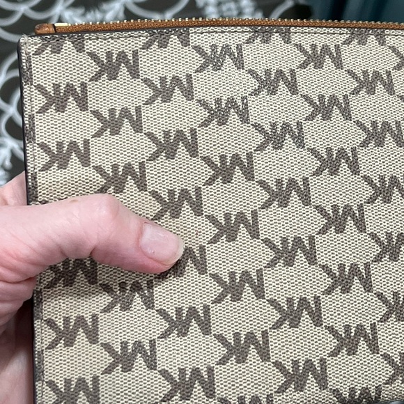 Michael Kors Fulton Zip Clutch - Picture 7 of 13